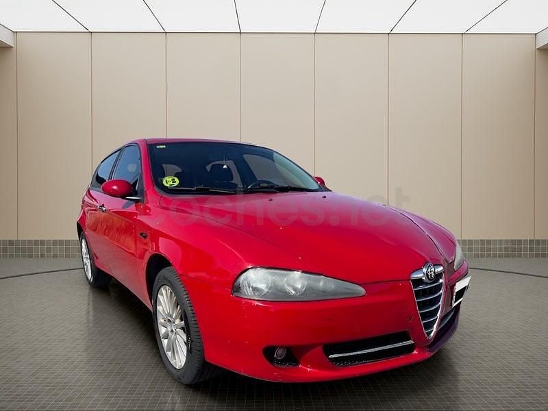 Usado Alfa Romeo 147 Distinctive 120 CV (88 kW) 2009 Rojo Utilitario