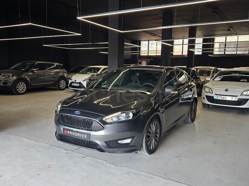 Usado Ford Focus ST-Line 125 CV (91 kW) 2018 Gris / plata Berlina