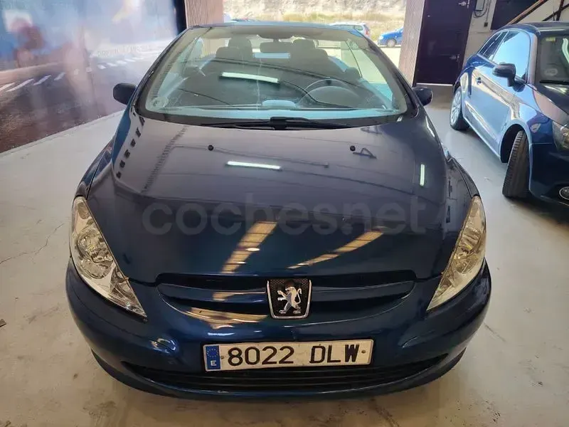 Usado Peugeot 307 CC 143 CV (105 kW) 2005 Azul Descapotable