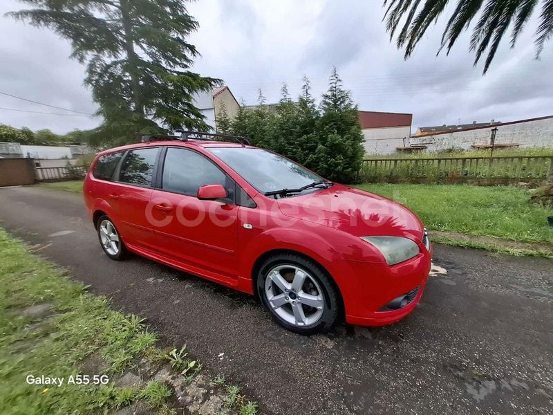 Rojo Usado 2007 Ford Focus Ghia Familiar | 2990 € (Precio justo) - Imagen 1/4