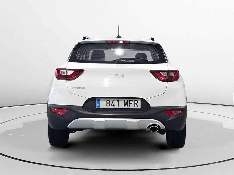 Usado Kia Stonic 84 CV (61 kW) 2023 Blanco SUV