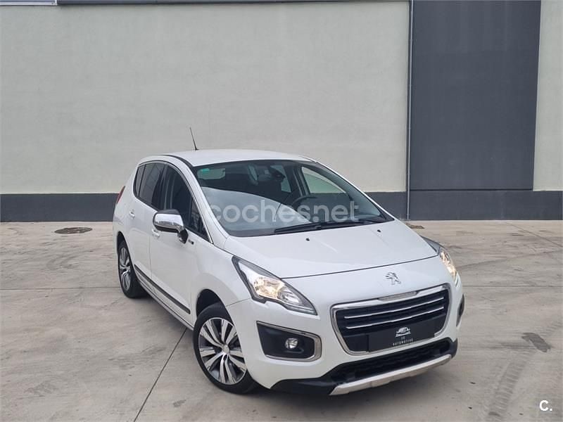 Usado Peugeot 3008 Allure 120 CV (88 kW) 2015 Blanco Berlina