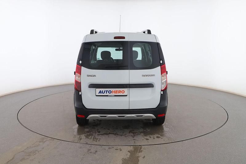 Usado Dacia Dokker Essentiel 95 CV (69 kW) 2019 Blanco Monovolumen