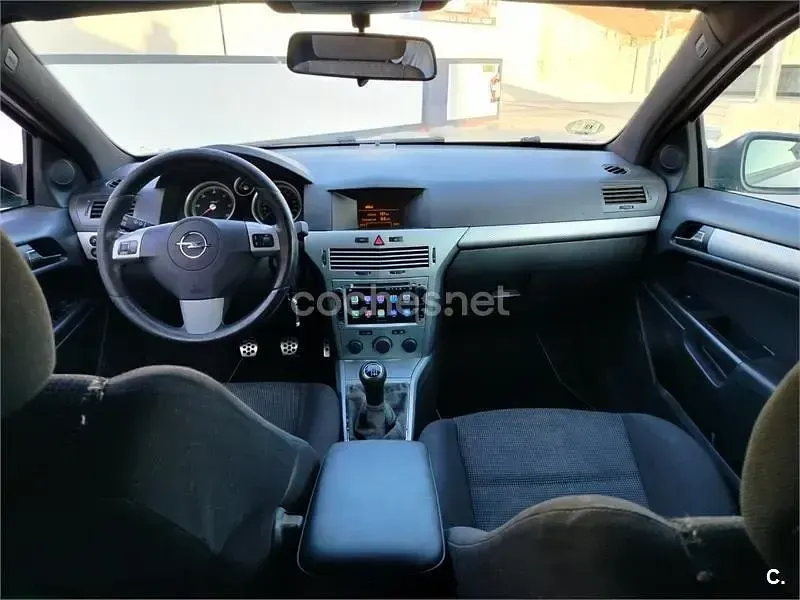 Usado Opel Astra GTC Sport 150 CV (110 kW) 2006 Gris / plata Berlina