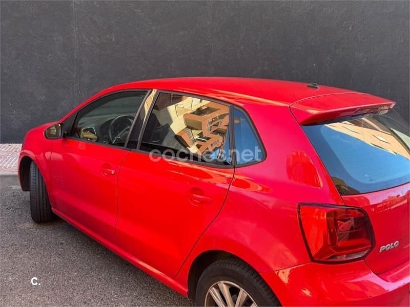Usado VW Polo Advance 90 CV (66 kW) 2014 Rojo Berlina