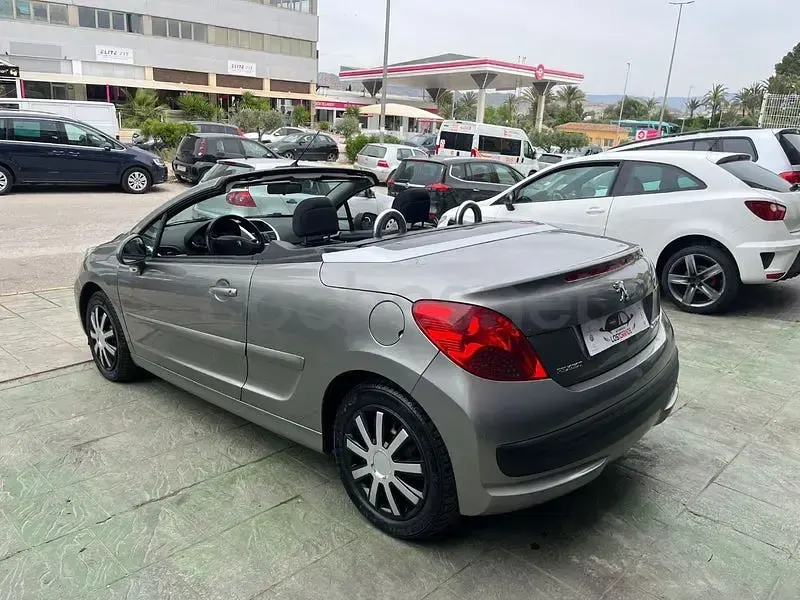 Usado Peugeot 207 CC 120 CV (88 kW) 2008 Gris / plata Descapotable