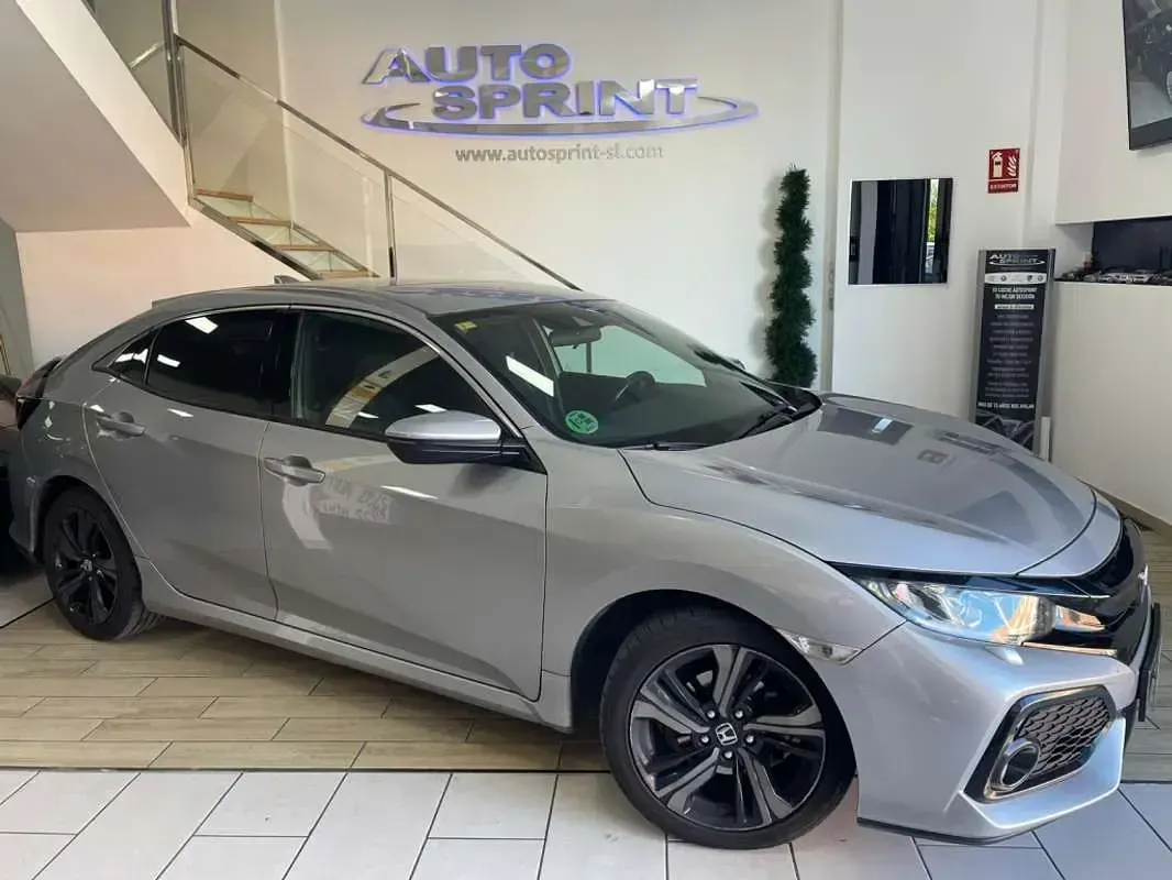Usado Honda Civic Elegance 129 CV (94 kW) 2018 Gris Utilitario