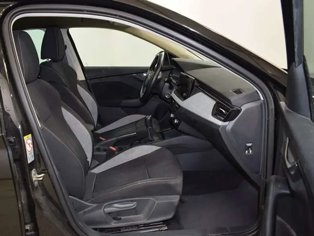 Usado Skoda Scala Selection 116 CV (85 kW) 2025 Negro Utilitario