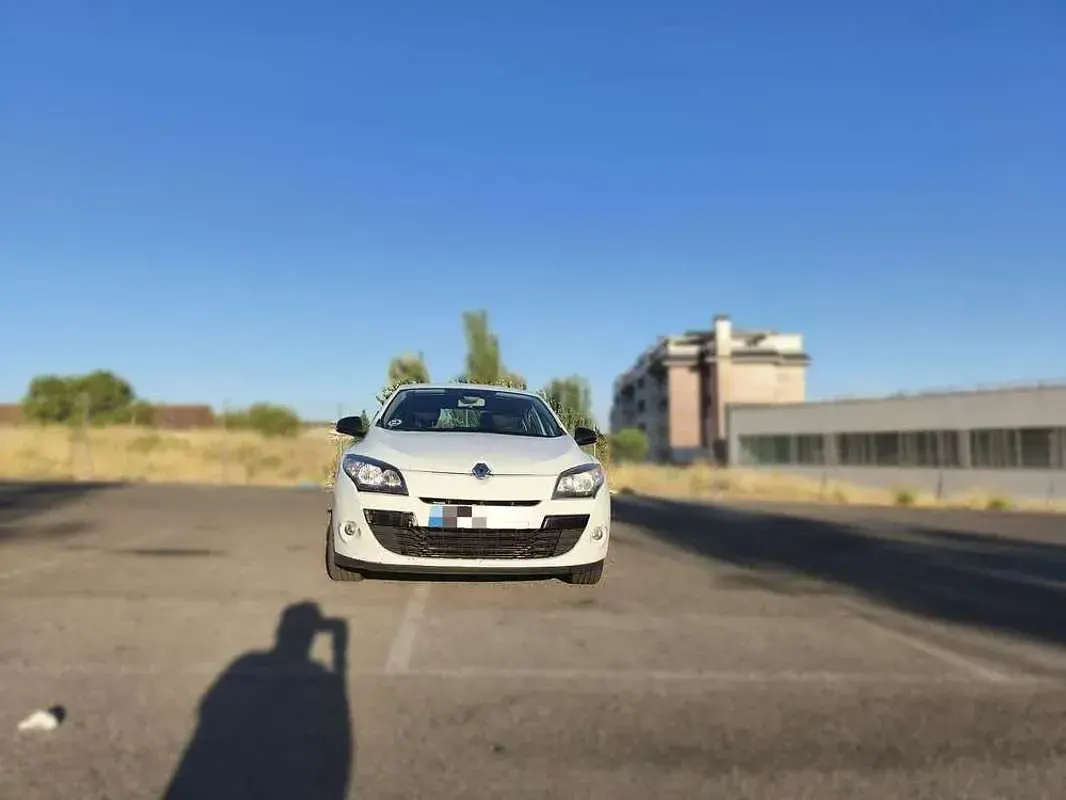 Usado Renault Mégane III Authentique 90 CV (66 kW) 2012 Blanco Berlina