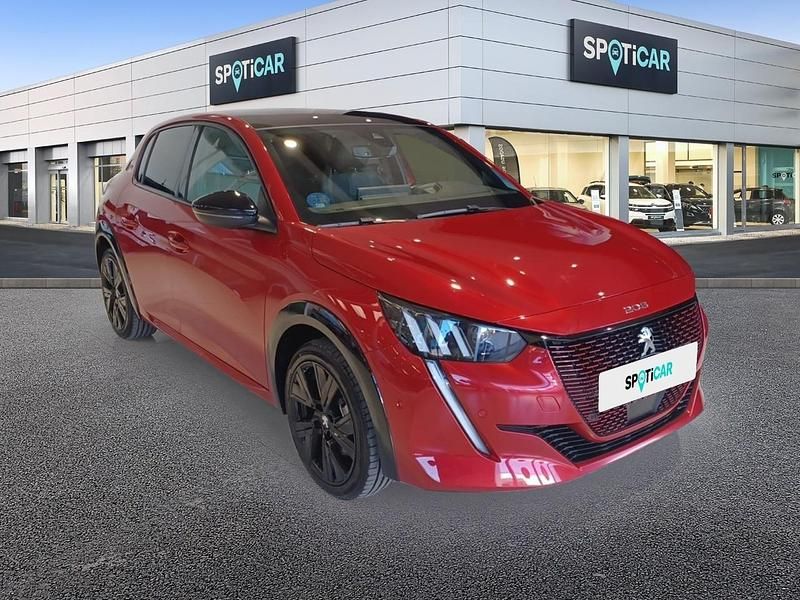 Usado Peugeot e-208 GT 100 kW (136 CV) 2023 Rojo Utilitario