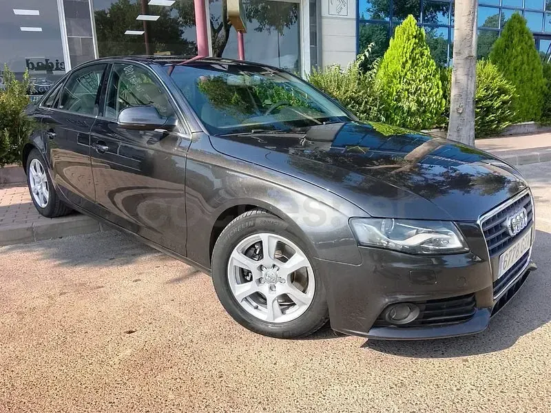 Usado Audi A4 136 CV (100 kW) 2010 Marrón Berlina