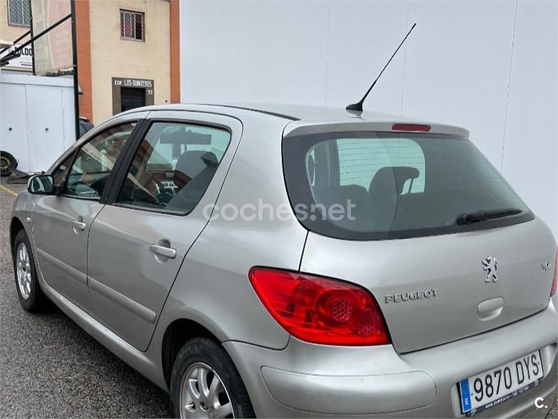 Gris / plata Usado 2006 Peugeot 307 Berlina | 4999 € (Un poco caro) - Imagen 1/4