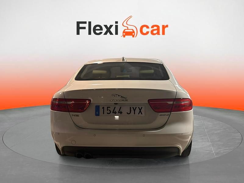 Usado Jaguar XE Pure 180 CV (132 kW) 2017 Blanco Berlina