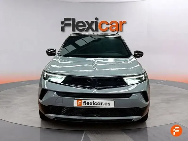 Usado Opel Mokka 136 CV (100 kW) 2025 Gris / plata SUV