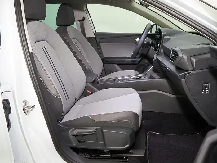 Usado Seat Leon Style 150 CV (110 kW) 2024 Blanco