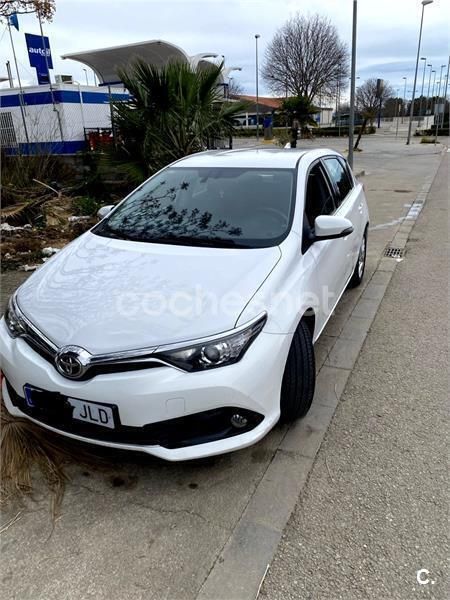 Blanco Usado 2016 Toyota Auris Business Edition Berlina | 9200 € (Precio justo) - Imagen 1/4