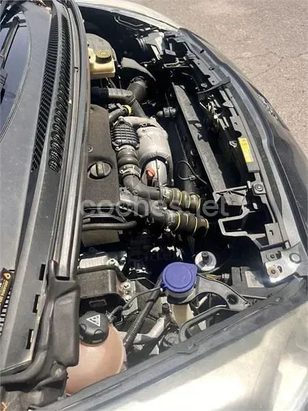 Usado Peugeot 5008 Style 120 CV (88 kW) 2015 Gris / plata Monovolumen