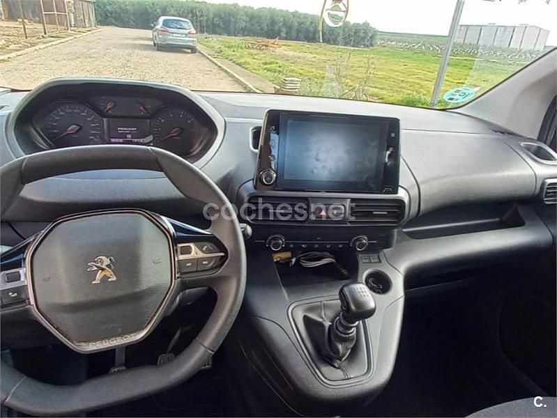 Usado Peugeot Rifter Allure 100 CV (73 kW) 2024 Negro Monovolumen