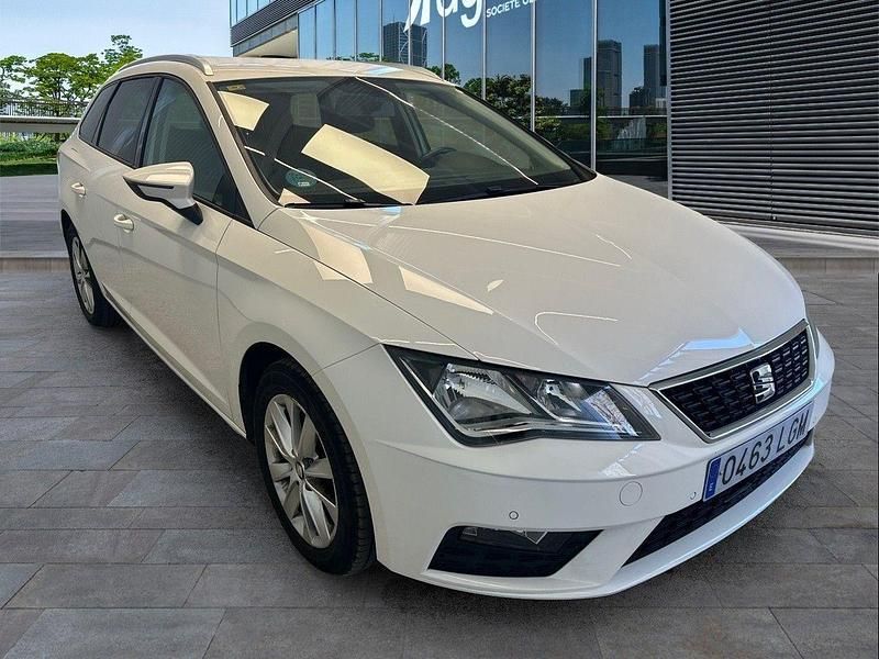 Usado Seat Leon Style 115 CV (84 kW) 2020 Blanco Familiar