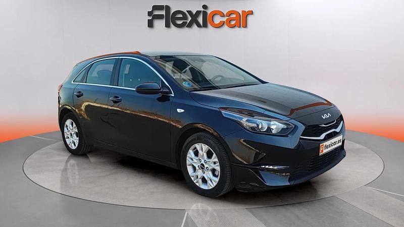 Używany Kia Ceed 136 KM (100 kW) 2023 Czarny Hatchback
