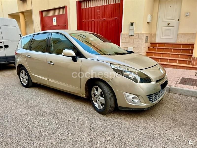 Amarillo Usado 2009 Renault Scénic III Dynamique Monovolumen | 5300 € (Precio justo) - Imagen 1/4