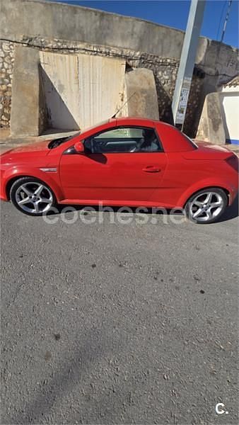 Usado Opel Tigra Sport 125 CV (91 kW) 2008 Rojo Descapotable