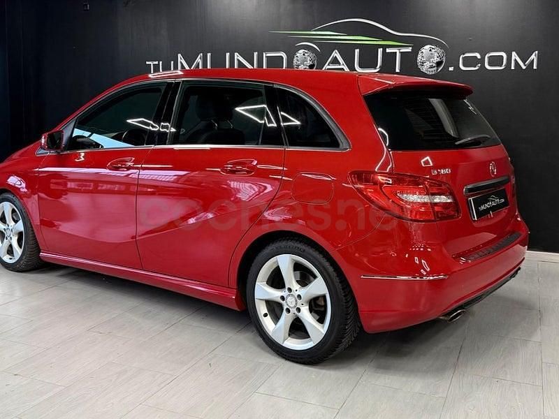 Begagnad Mercedes B180 AMG 109 HK (80 kW) 2015 Röd Minibuss
