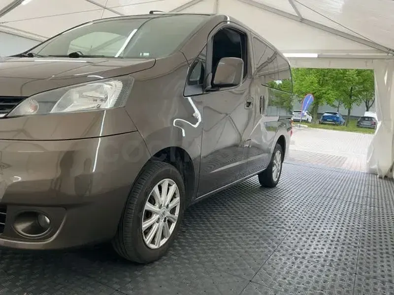 Usado Nissan Evalia 110 CV (80 kW) 2017 Marrón Monovolumen