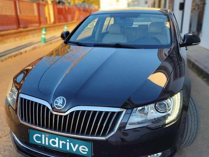 Usado Skoda Superb Ambition 140 CV (102 kW) 2014 Negro Berlina