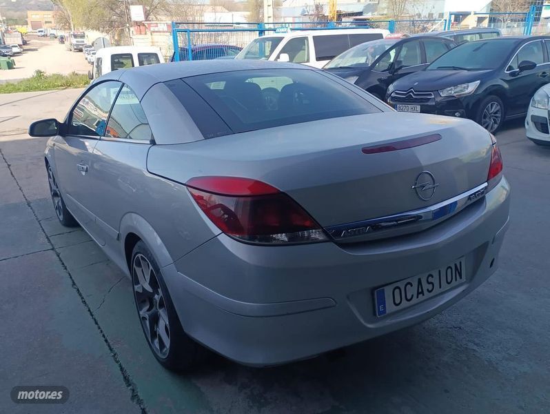 Usado Opel Astra Cabriolet 150 CV (110 kW) 2007 Gris Descapotable