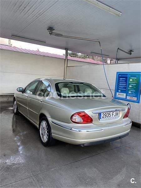 Usado Jaguar X-type Executive 155 CV (114 kW) 2006 Beige Berlina