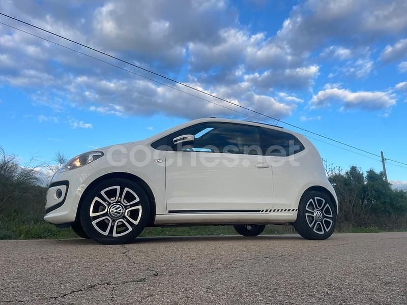 Blanco Usado 2015 VW up! Utilitario | 7990 € (Precio justo) - Imagen 1/4
