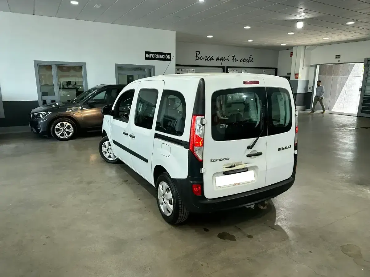 Usado Renault Kangoo Business 95 CV (69 kW) 2019 Blanco Monovolumen