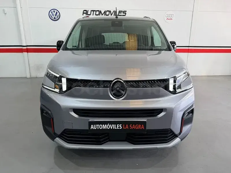 Usado Citroën Berlingo XTR 131 CV (96 kW) 2025 Gris / plata Monovolumen