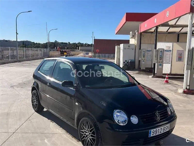 Usado VW Polo Trendline 75 CV (55 kW) 2002 Negro Berlina