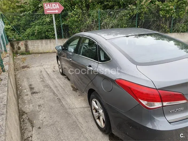 Usado Hyundai i40 115 CV (84 kW) 2013 Azul Berlina