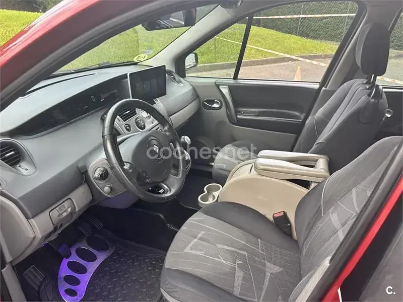 Usado Renault Scenic E-Tech Dynamique 105 CV (77 kW) 2006 Rojo Monovolumen