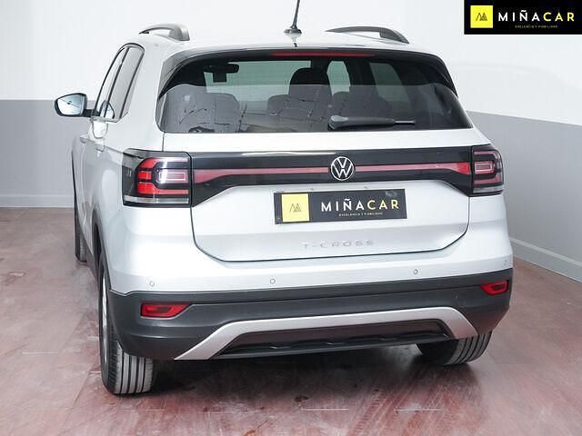 Usado VW T-Cross Advance 110 CV (80 kW) 2022 Gris SUV