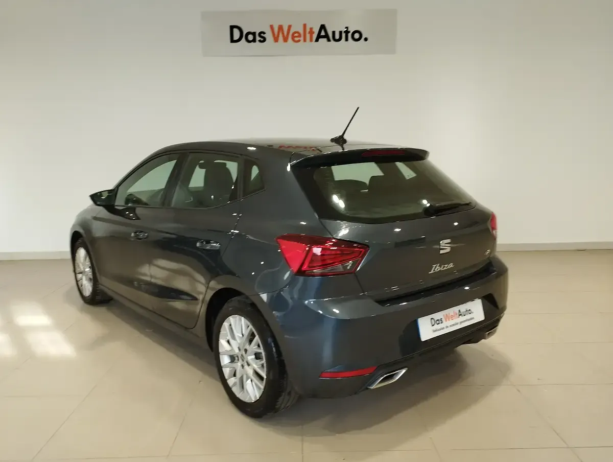 Usado Seat Ibiza FR 115 CV (84 kW) 2025 Gris Utilitario