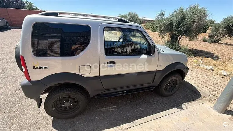 Usado Suzuki Jimny 85 CV (62 kW) 2016 Gris / plata SUV