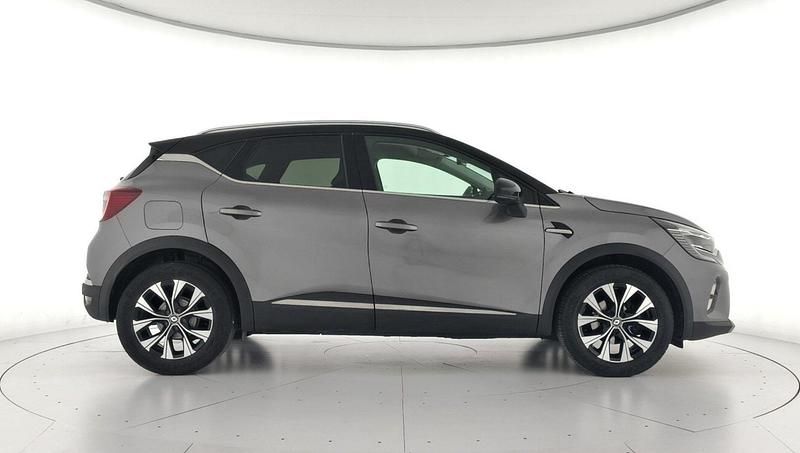 Usado Renault Captur Techno 140 CV (102 kW) 2023 Gris casiopea con techo negro brillante SUV