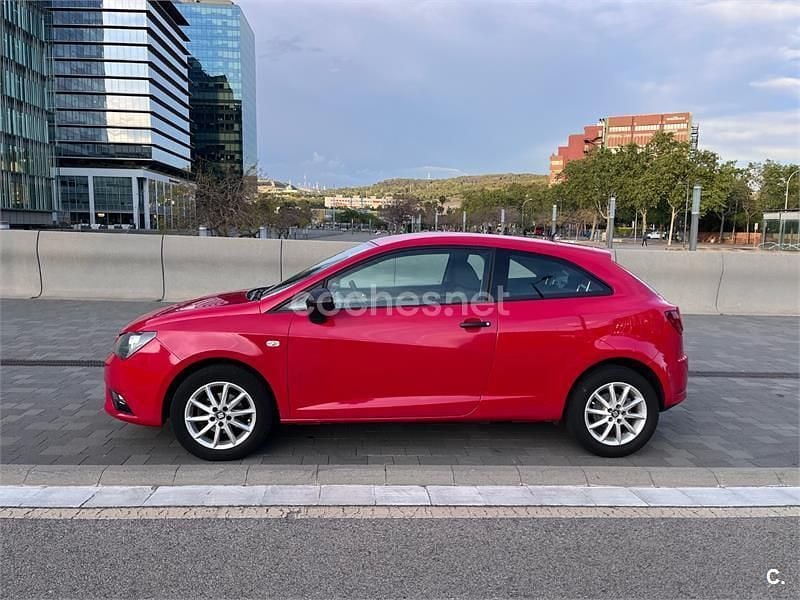 Usado Seat Ibiza SC Reference 70 CV (51 kW) 2014 Rojo Utilitario