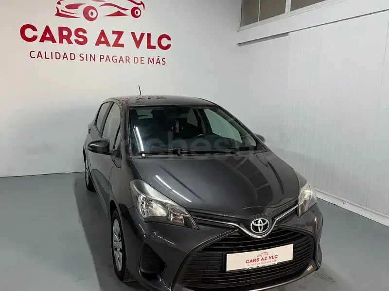 Usado Toyota Yaris Advance 99 CV (72 kW) 2016 Beige Berlina