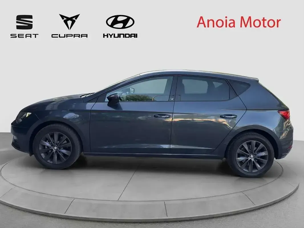 Usado Seat Leon Style 131 CV (96 kW) 2020 Gris Utilitario