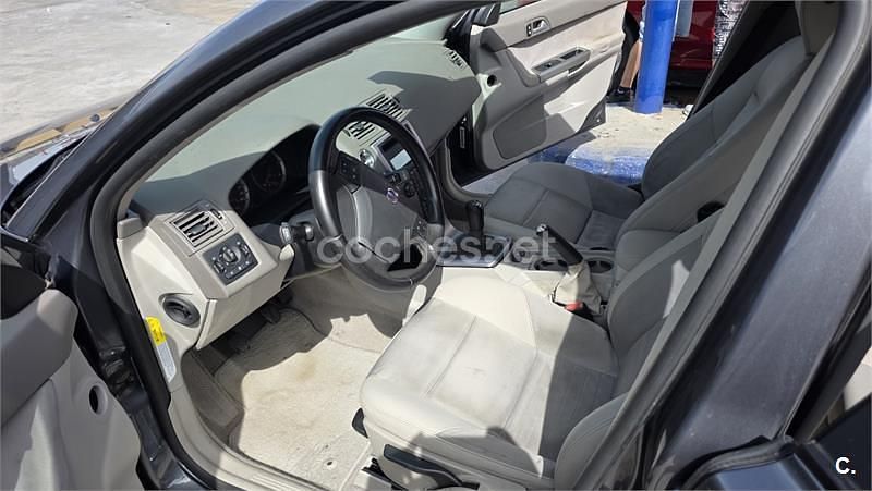 Usado Volvo S40 Momentum 136 CV (100 kW) 2005 Gris / plata Berlina
