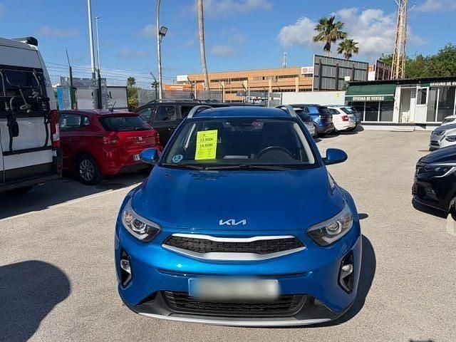 Usado Kia Stonic 84 CV (61 kW) 2022 Azul SUV