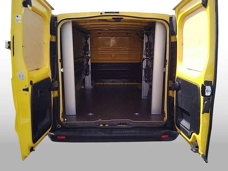 Usado Renault Trafic 95 CV (69 kW) 2020 Amarillo Monovolumen