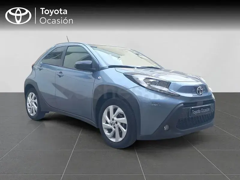 Usado Toyota Aygo X Play 72 CV (52 kW) 2024 Azul SUV