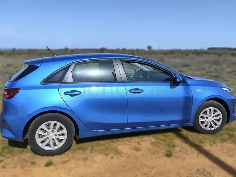 Usado Kia Ceed 115 CV (84 kW) 2019 Azul Utilitario