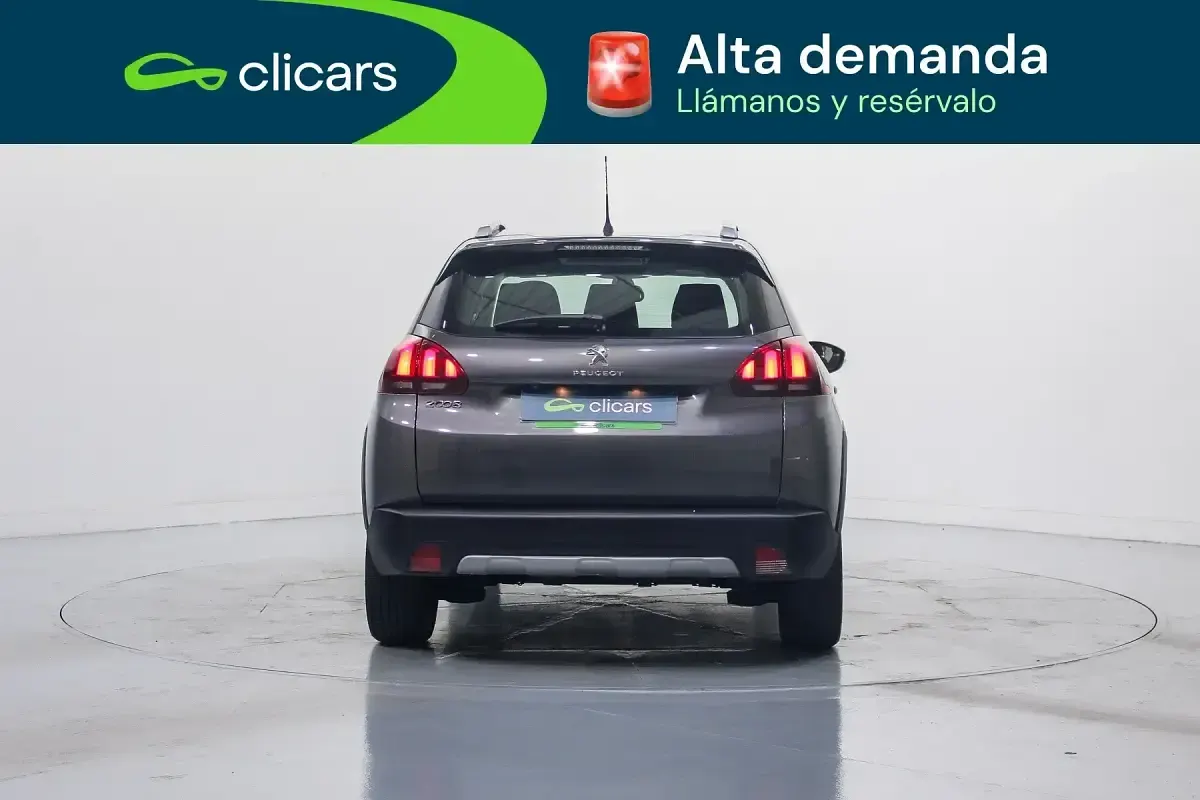 Usado Peugeot 2008 Allure 100 CV (73 kW) 2019 Gris SUV